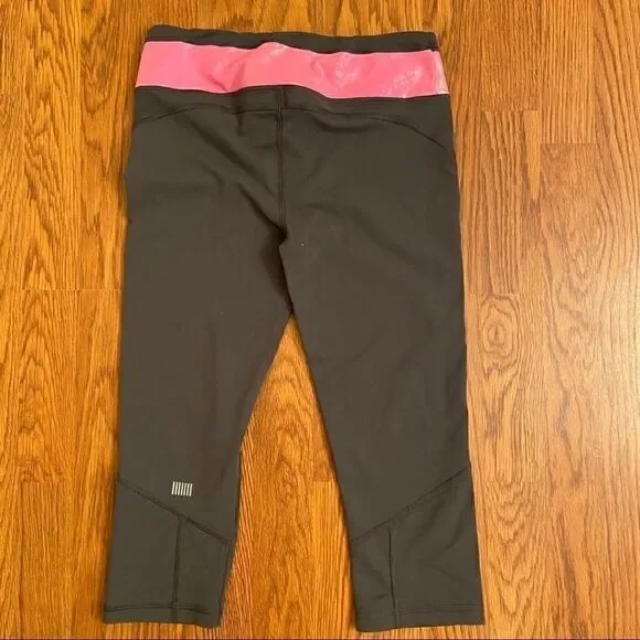 Made Sexy by Victoria’s Secret VSX Crop Leggings - Picture 2 of 6